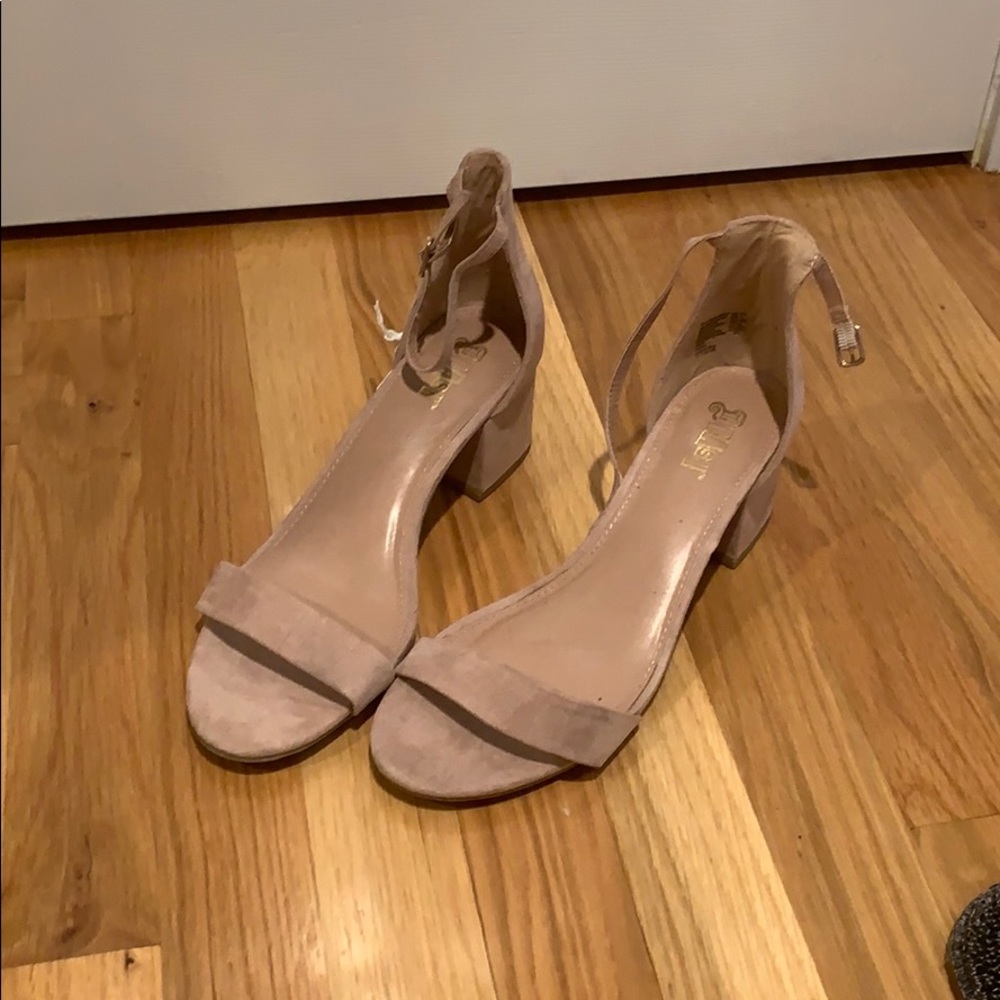 Pastel pink kitten heel